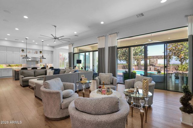 7098 S PORTLAND Avenue, Gilbert, AZ 85298