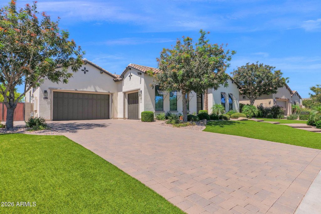 7098 S PORTLAND Avenue, Gilbert, AZ 85298