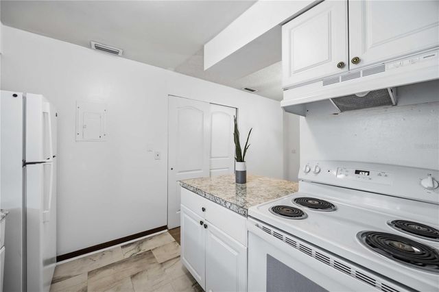 2752 HIDDEN LAKE BOULEVARD C, Sarasota, FL 34237