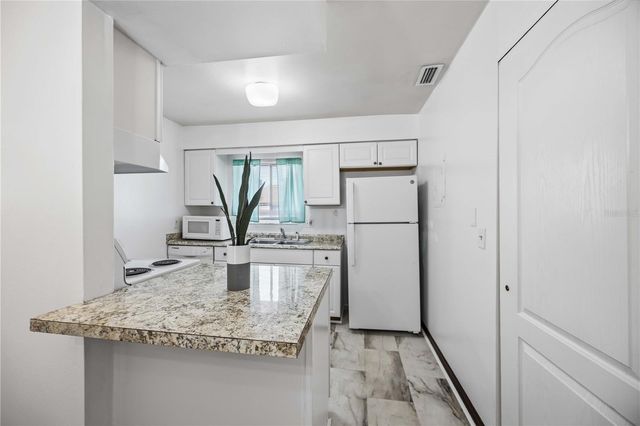 2752 HIDDEN LAKE BOULEVARD C, Sarasota, FL 34237