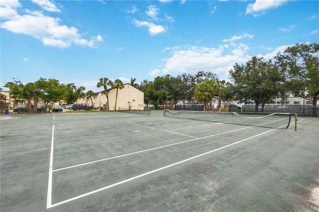 2752 HIDDEN LAKE BOULEVARD C, Sarasota, FL 34237
