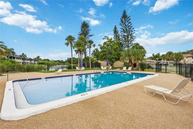 2752 HIDDEN LAKE BOULEVARD C, Sarasota, FL 34237