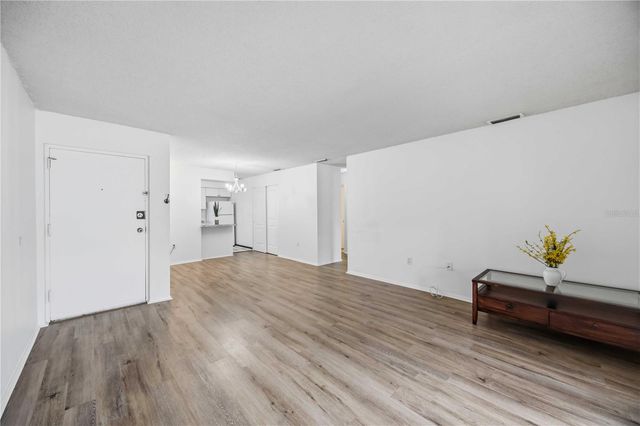 2752 HIDDEN LAKE BOULEVARD C, Sarasota, FL 34237