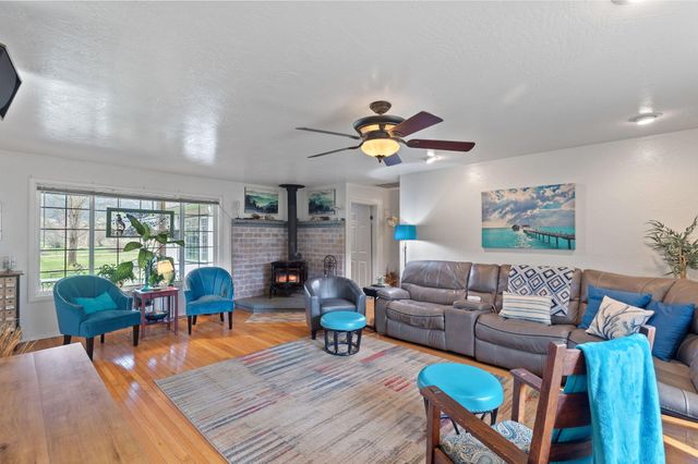 753 W Evans Creek Road, Rogue River, OR 97537