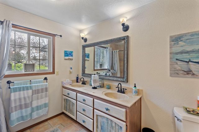 753 W Evans Creek Road, Rogue River, OR 97537