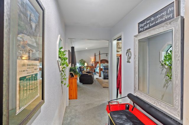 753 W Evans Creek Road, Rogue River, OR 97537