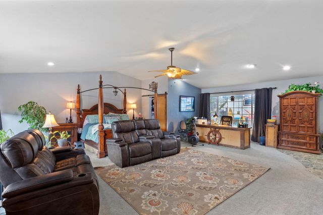 753 W Evans Creek Road, Rogue River, OR 97537