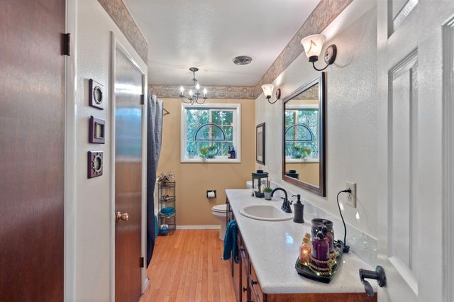 753 W Evans Creek Road, Rogue River, OR 97537