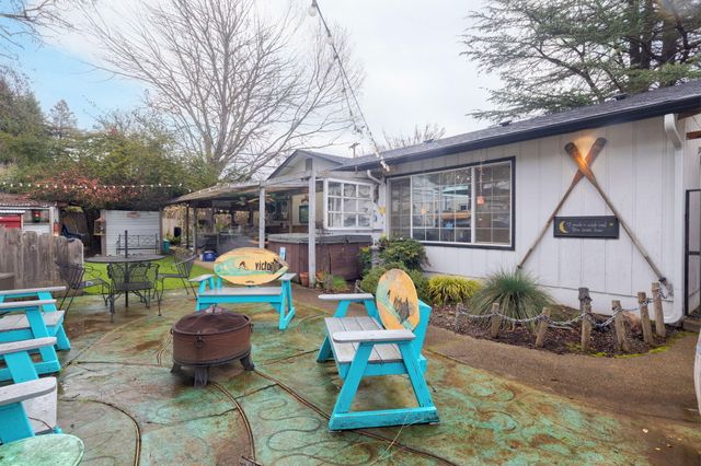 753 W Evans Creek Road, Rogue River, OR 97537