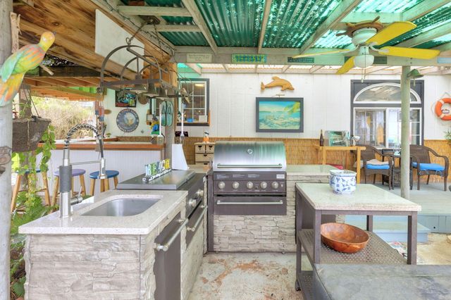 753 W Evans Creek Road, Rogue River, OR 97537