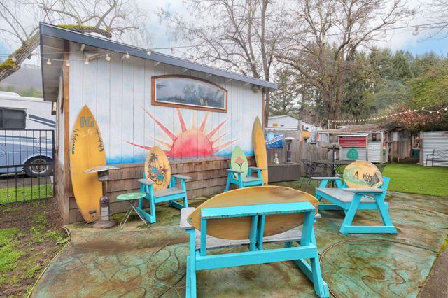 753 W Evans Creek Road, Rogue River, OR 97537