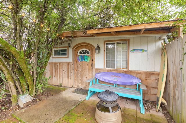 753 W Evans Creek Road, Rogue River, OR 97537