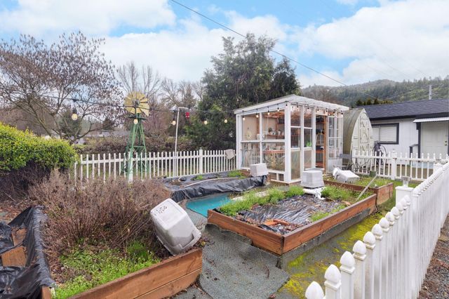 753 W Evans Creek Road, Rogue River, OR 97537