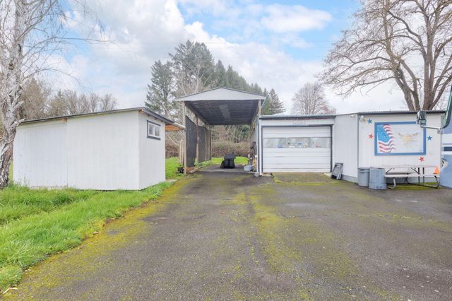 753 W Evans Creek Road, Rogue River, OR 97537