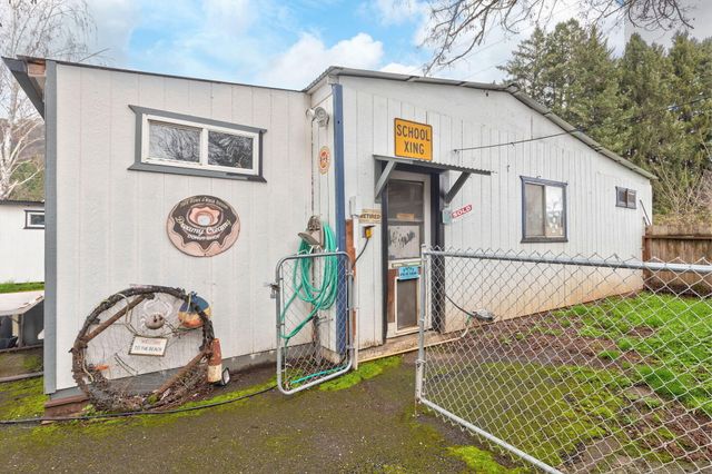 753 W Evans Creek Road, Rogue River, OR 97537