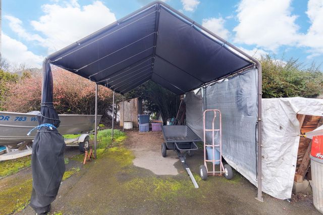 753 W Evans Creek Road, Rogue River, OR 97537