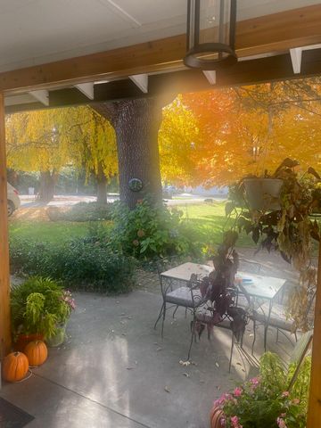 753 W Evans Creek Road, Rogue River, OR 97537