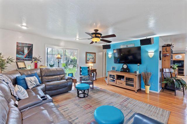 753 W Evans Creek Road, Rogue River, OR 97537