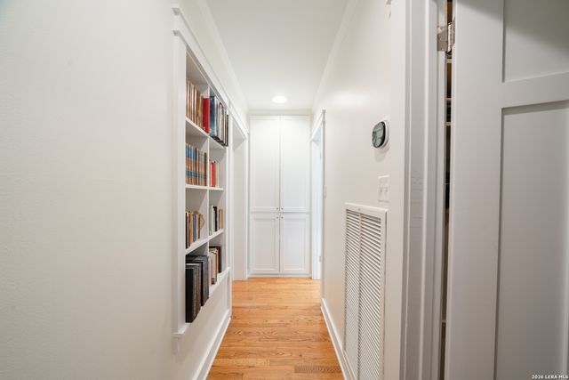 180 Claywell Dr, Alamo Heights, TX 78209