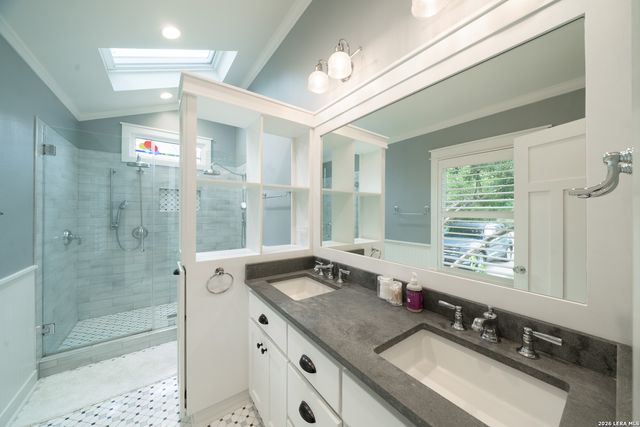 180 Claywell Dr, Alamo Heights, TX 78209