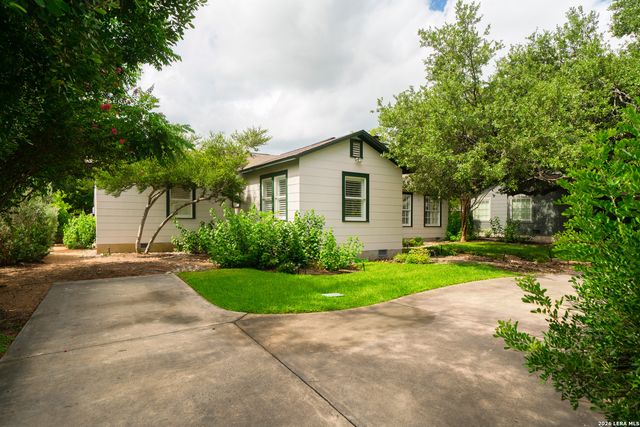 180 Claywell Dr, Alamo Heights, TX 78209