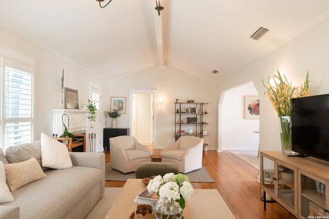 180 Claywell Dr, Alamo Heights, TX 78209