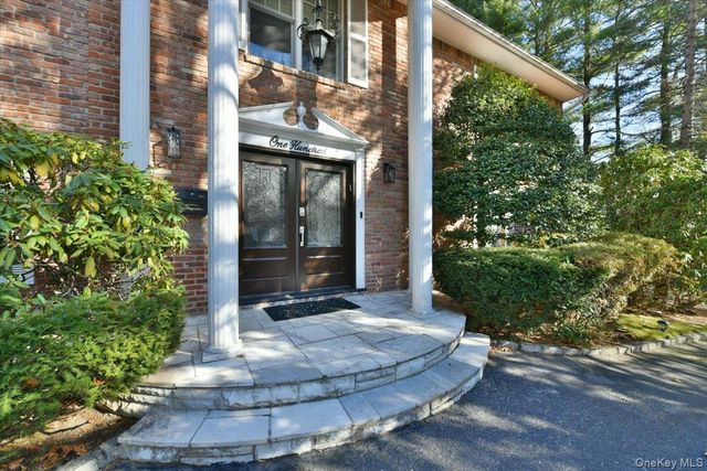 100 Georgian Court, East Hills, NY 11576