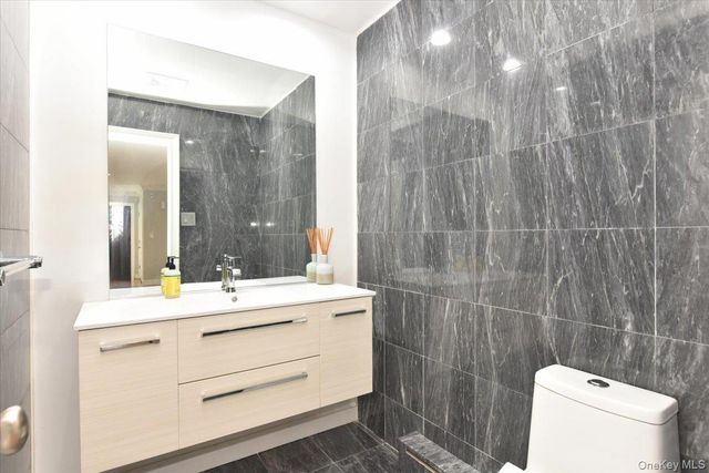 100 Georgian Court, East Hills, NY 11576