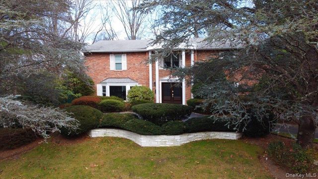 100 Georgian Court, East Hills, NY 11576