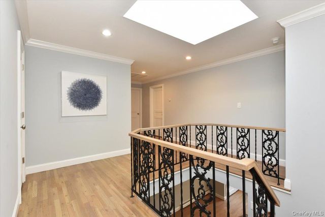 100 Georgian Court, East Hills, NY 11576