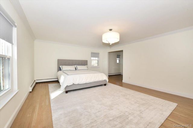 100 Georgian Court, East Hills, NY 11576