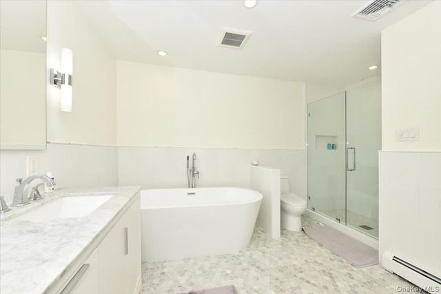 100 Georgian Court, East Hills, NY 11576