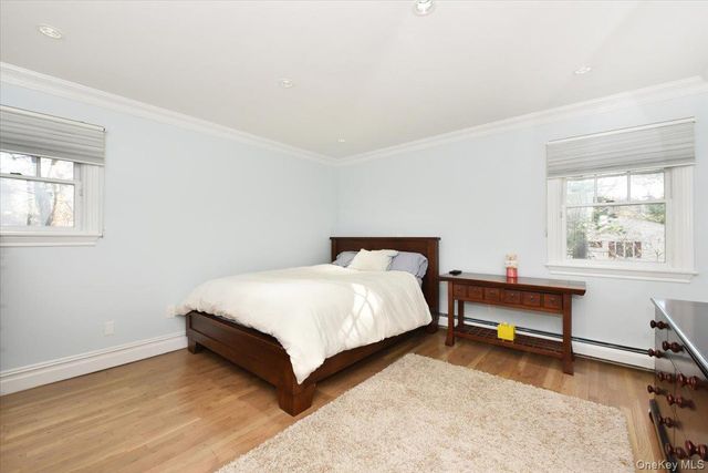 100 Georgian Court, East Hills, NY 11576