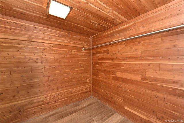 100 Georgian Court, East Hills, NY 11576