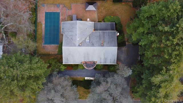 100 Georgian Court, East Hills, NY 11576