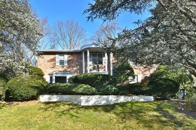 100 Georgian Court, East Hills, NY 11576