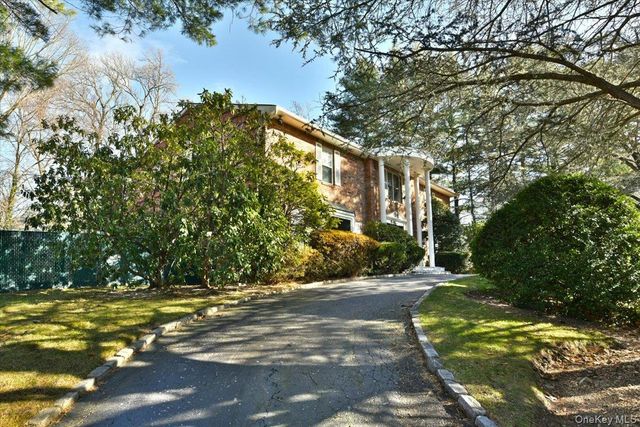 100 Georgian Court, East Hills, NY 11576