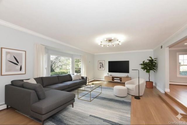 100 Georgian Court, East Hills, NY 11576