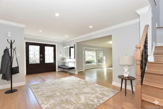 100 Georgian Court, East Hills, NY 11576