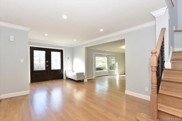 100 Georgian Court, East Hills, NY 11576