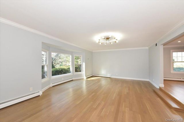 100 Georgian Court, East Hills, NY 11576