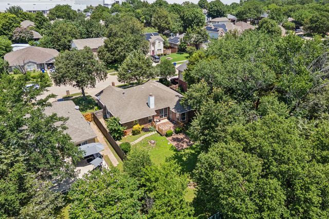 202 Yosemite Drive, Mansfield, TX 76063