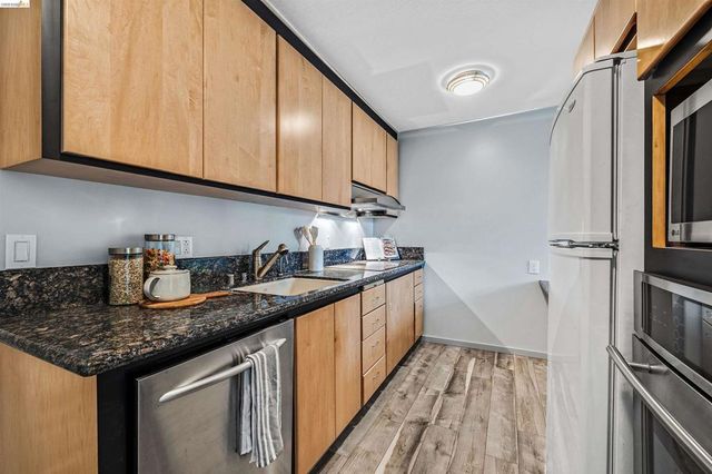 3945 Harrison St 23, Oakland, CA 94611