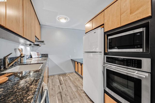 3945 Harrison St 23, Oakland, CA 94611