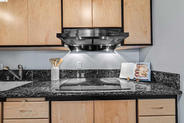 3945 Harrison St 23, Oakland, CA 94611