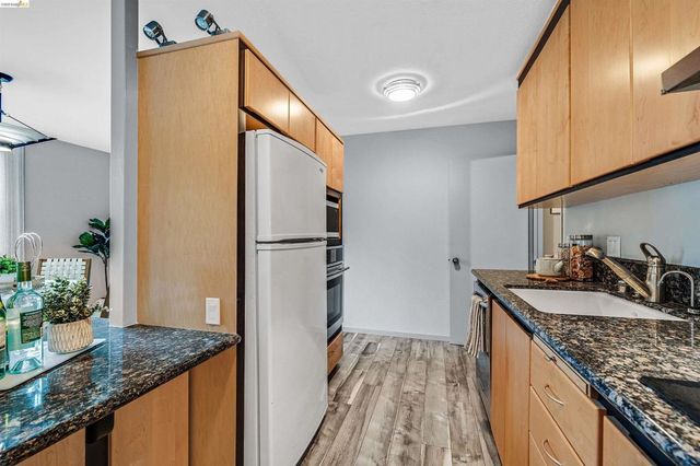 3945 Harrison St 23, Oakland, CA 94611