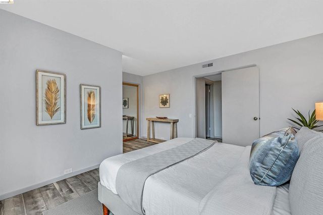 3945 Harrison St 23, Oakland, CA 94611