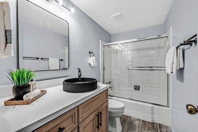 3945 Harrison St 23, Oakland, CA 94611