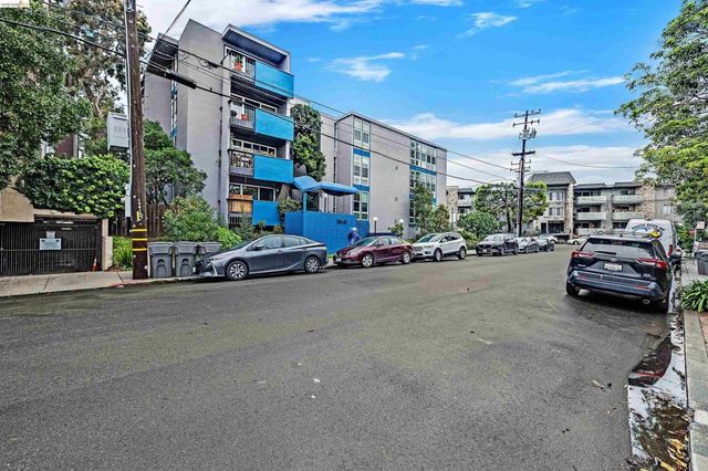 3945 Harrison St 23, Oakland, CA 94611