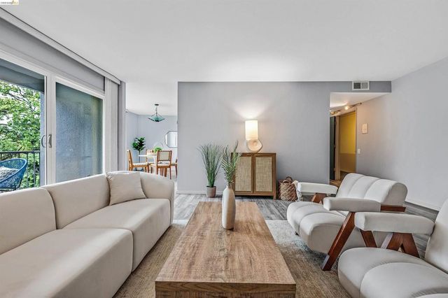 3945 Harrison St 23, Oakland, CA 94611